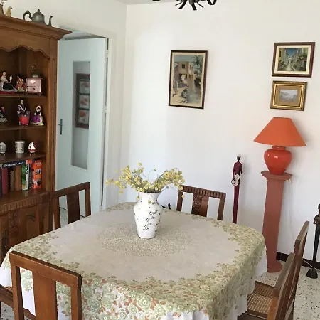 T2 Dans Une Maison 게스트하우스 *
